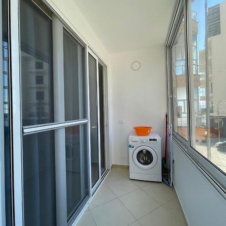 Modern Beachfront Apartments ซารานเดอ ภายนอก รูปภาพ