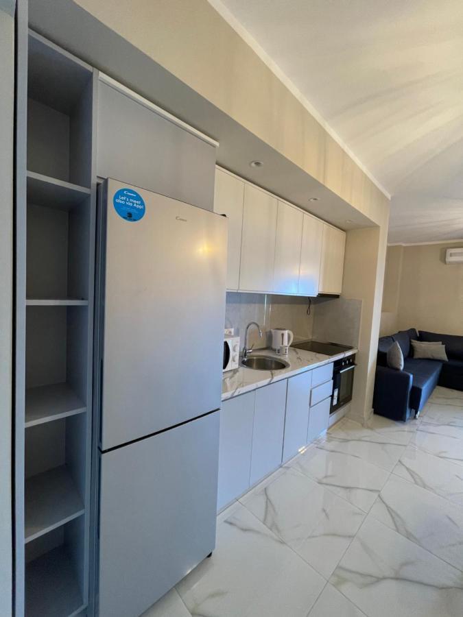 Modern Beachfront Apartments ซารานเดอ ภายนอก รูปภาพ