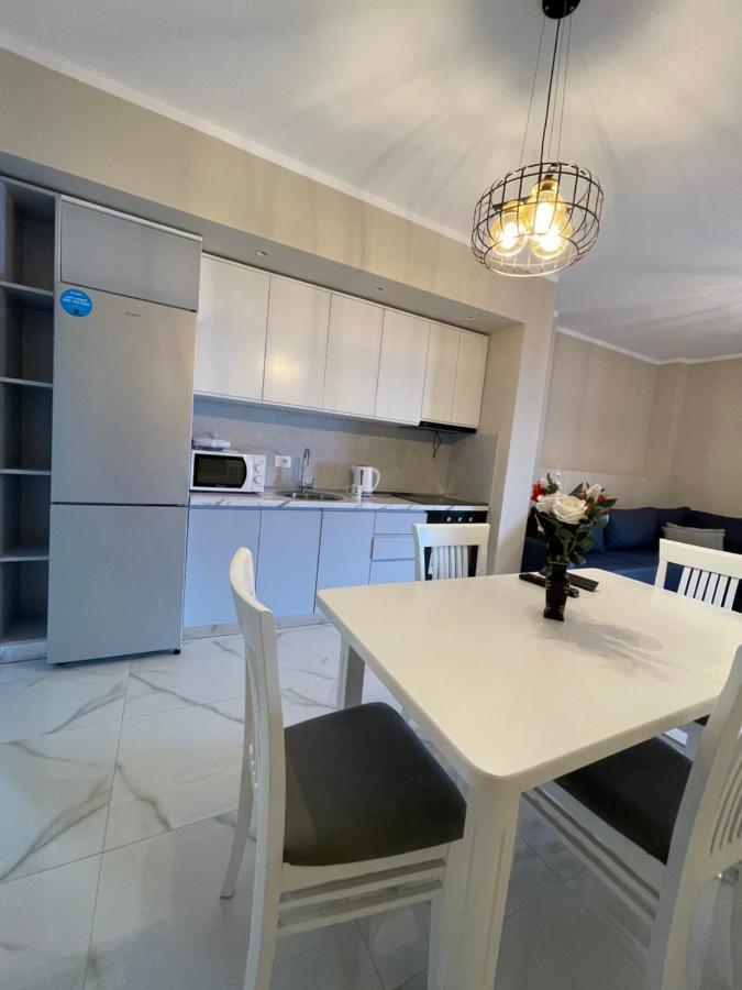 Modern Beachfront Apartments ซารานเดอ ภายนอก รูปภาพ