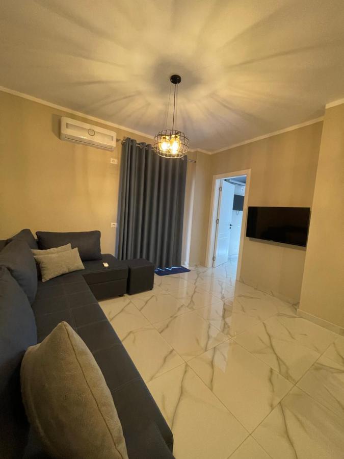 Modern Beachfront Apartments ซารานเดอ ภายนอก รูปภาพ
