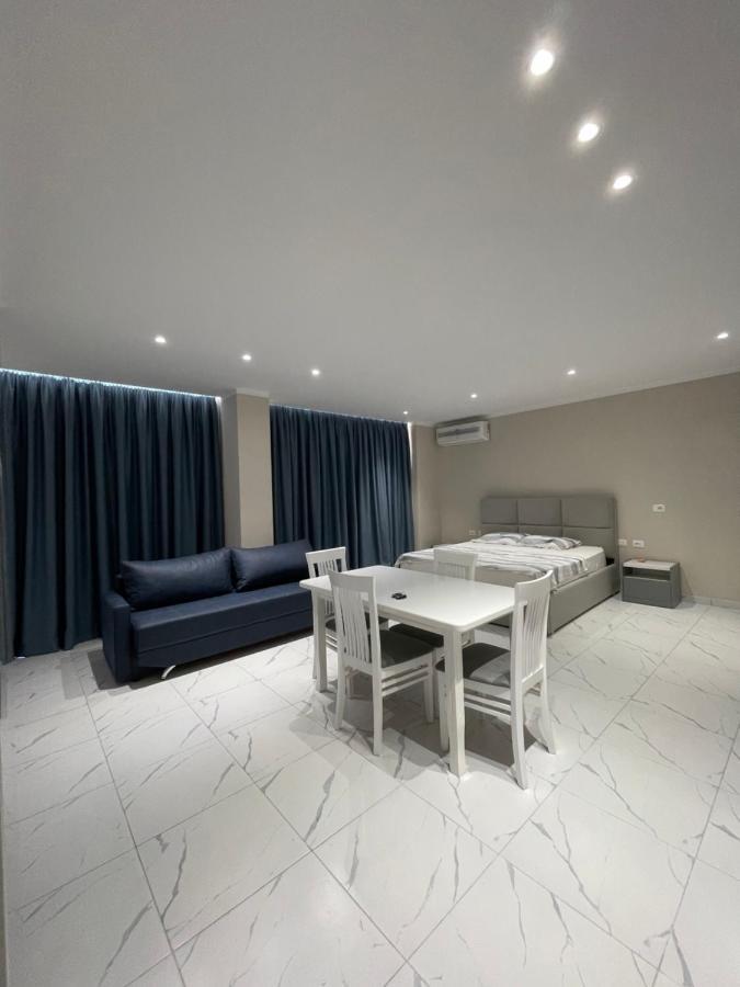 Modern Beachfront Apartments ซารานเดอ ภายนอก รูปภาพ