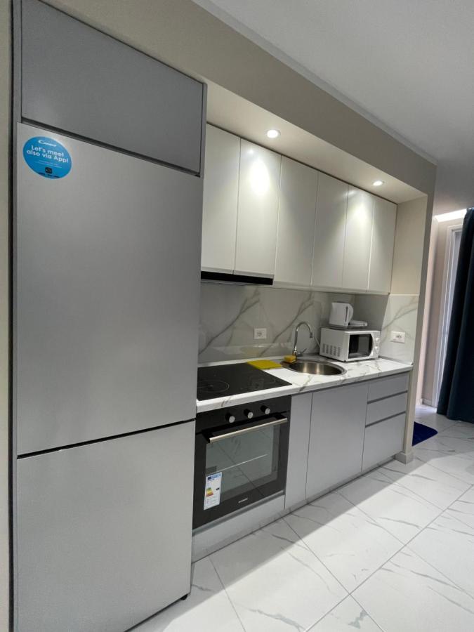 Modern Beachfront Apartments ซารานเดอ ภายนอก รูปภาพ
