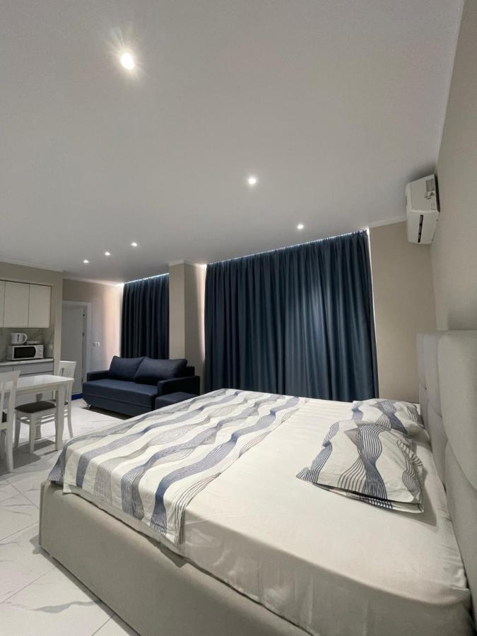 Modern Beachfront Apartments ซารานเดอ ภายนอก รูปภาพ