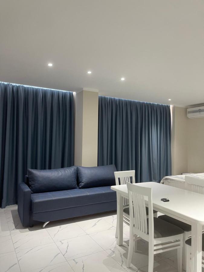 Modern Beachfront Apartments ซารานเดอ ภายนอก รูปภาพ