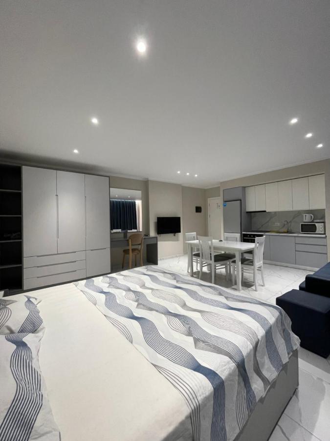 Modern Beachfront Apartments ซารานเดอ ภายนอก รูปภาพ