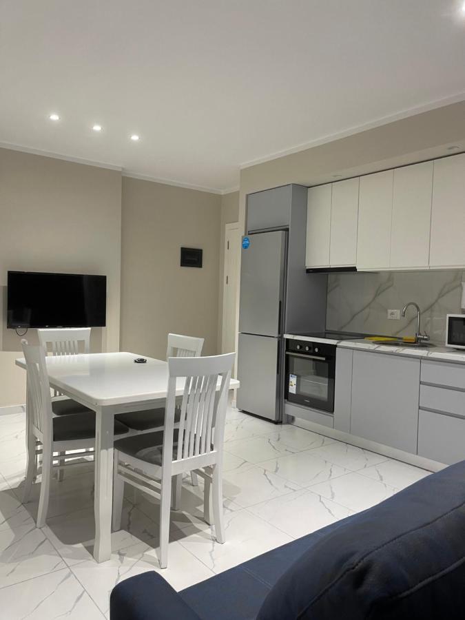 Modern Beachfront Apartments ซารานเดอ ภายนอก รูปภาพ