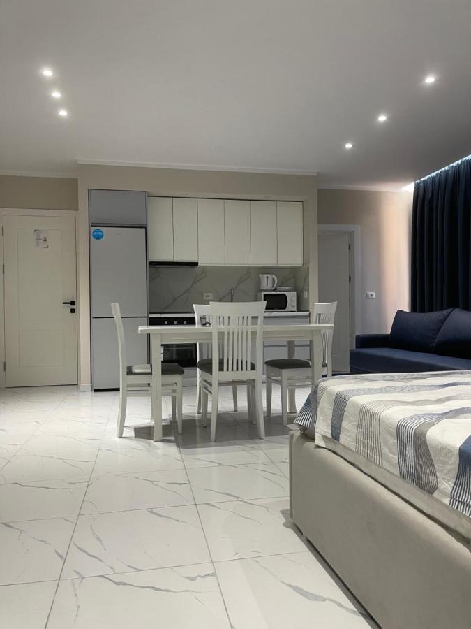 Modern Beachfront Apartments ซารานเดอ ภายนอก รูปภาพ