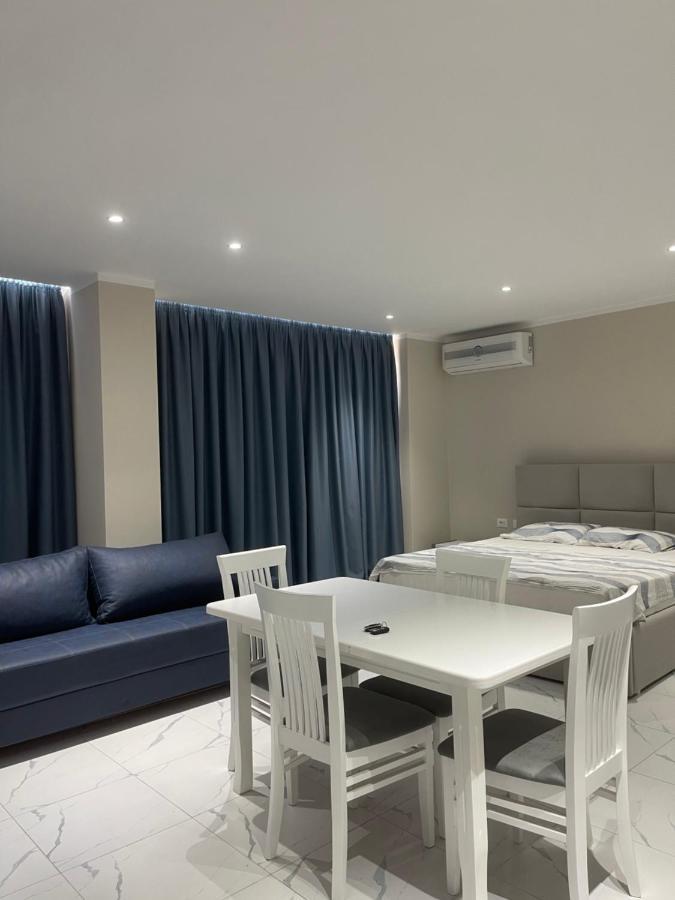 Modern Beachfront Apartments ซารานเดอ ภายนอก รูปภาพ
