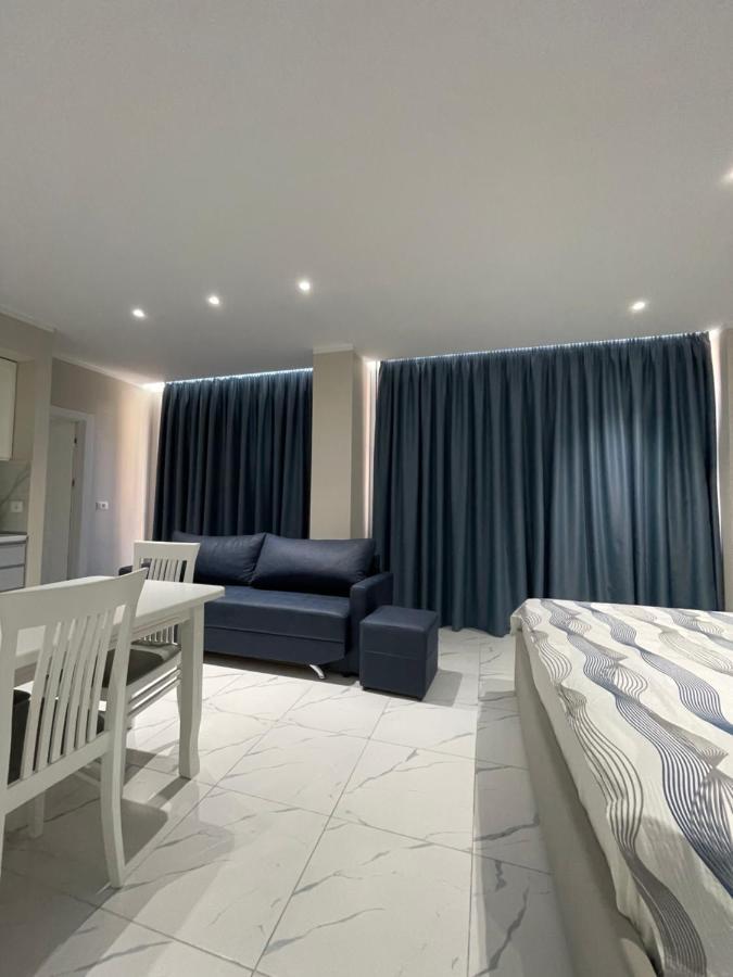 Modern Beachfront Apartments ซารานเดอ ภายนอก รูปภาพ