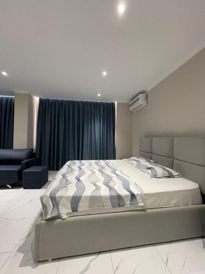 Modern Beachfront Apartments ซารานเดอ ภายนอก รูปภาพ